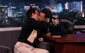 Drugi pokušaj! Džoni Dep opet poljubio Džimija Kimela (Video)