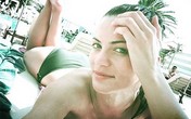 Milica Pavlović seksi selfijem pozdravila fanove posle kupanja (Foto)