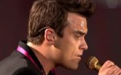 Publika pevala umesto njega: Robi Vilijams plakao na koncertu u Mančesteru! VIDEO