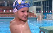 MALI HEROJ: Dečak rođen bez ruku osvojio zlatnu medalju u plivanju! VIDEO