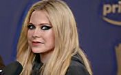 Teorija zavere oko pevačice Avril ..